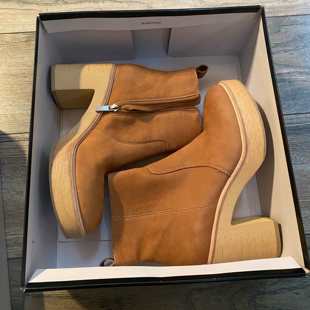 Dolce Vita Cecile booties